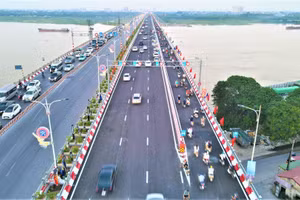 Một góc mặt cầu Vĩnh Tuy giai đoạn 2 theo hướng từ Hai Bà Trưng đi Long Biên.