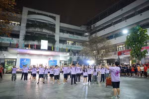 Học sinh thể hiện tài năng tiếng Anh thông qua các tiết mục 