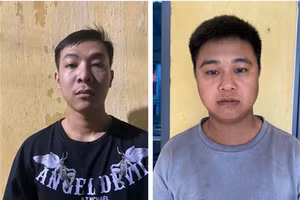 Nguyễn Minh Nhớ (trái) và Lưu Văn Nho (phải) tại Công an tỉnh Bắc Giang .