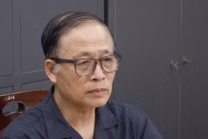 Ông Vũ Minh Châu tại cơ quan điều tra. Ảnh: Công an Hà Nội.