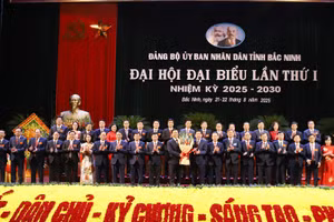 Ban Chấp hành Đảng bộ UBND tỉnh Bắc Ninh nhiệm kỳ 2025 - 2030 ra mắt Đại hội.