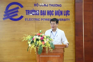 PGS.TS Nguyễn Lê Cường - Phó hiệu trưởng Trường Đại học Điện lực phát biểu tại hội nghị.