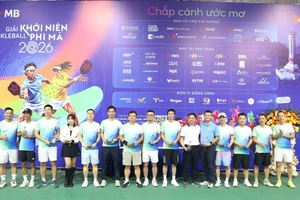 Đại diện MB cùng các đơn vị, đối tác tham gia giải.