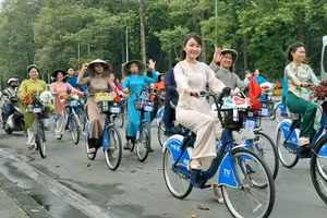 Hình ảnh đoàn xe tại chương trình (Ảnh: Hoài Nam)