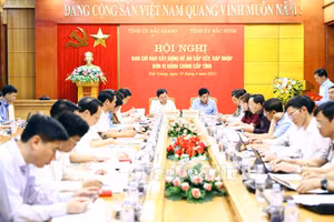 Bí thư Tỉnh ủy Bắc Giang Nguyễn Văn Gấu và Bí thư Tỉnh ủy Bắc Ninh Nguyễn Anh Tuấn chủ trì hội nghị.