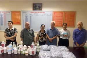 Những người liên quan cùng số thuốc hóa dược, tân dược và sản phẩm thuốc Đông y bị công an phát hiện, thu giữ.