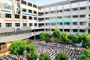Một góc Trường THCS Mai Dịch nhìn từ trên cao.