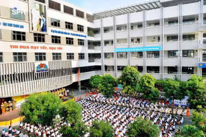 Một góc Trường THCS Mai Dịch nhìn từ trên cao.