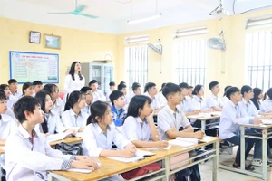 Học sinh lớp 9 Trường THCS Vũ Chính (TP Thái Bình) trong giờ ôn tập.
