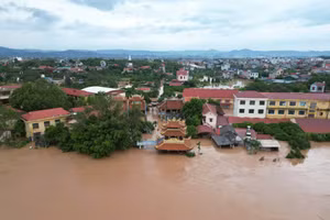 Trung tâm GDNN-GDTX huyện Lục Ngạn ngập sâu trong nước (Ảnh tư liệu).