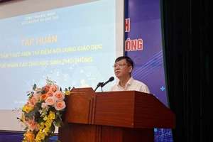 Ông Nguyễn Như Học - Trưởng phòng Giáo dục Trung học, Sở GD&ĐT Bắc Ninh phát biểu.
