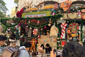 Mô hình "di sản xuống phố” do UBND phường Ba Đình triển khai thu hút đông đảo giới trẻ.