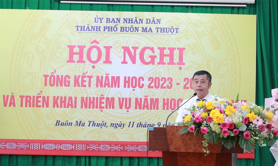 Ông Nguyễn Hữu Luật - Trưởng Phòng GD&ĐT TP Buôn Ma Thuột triển khai nhiệm vụ năm học 2024-2025. (Ảnh: Thành Tâm)