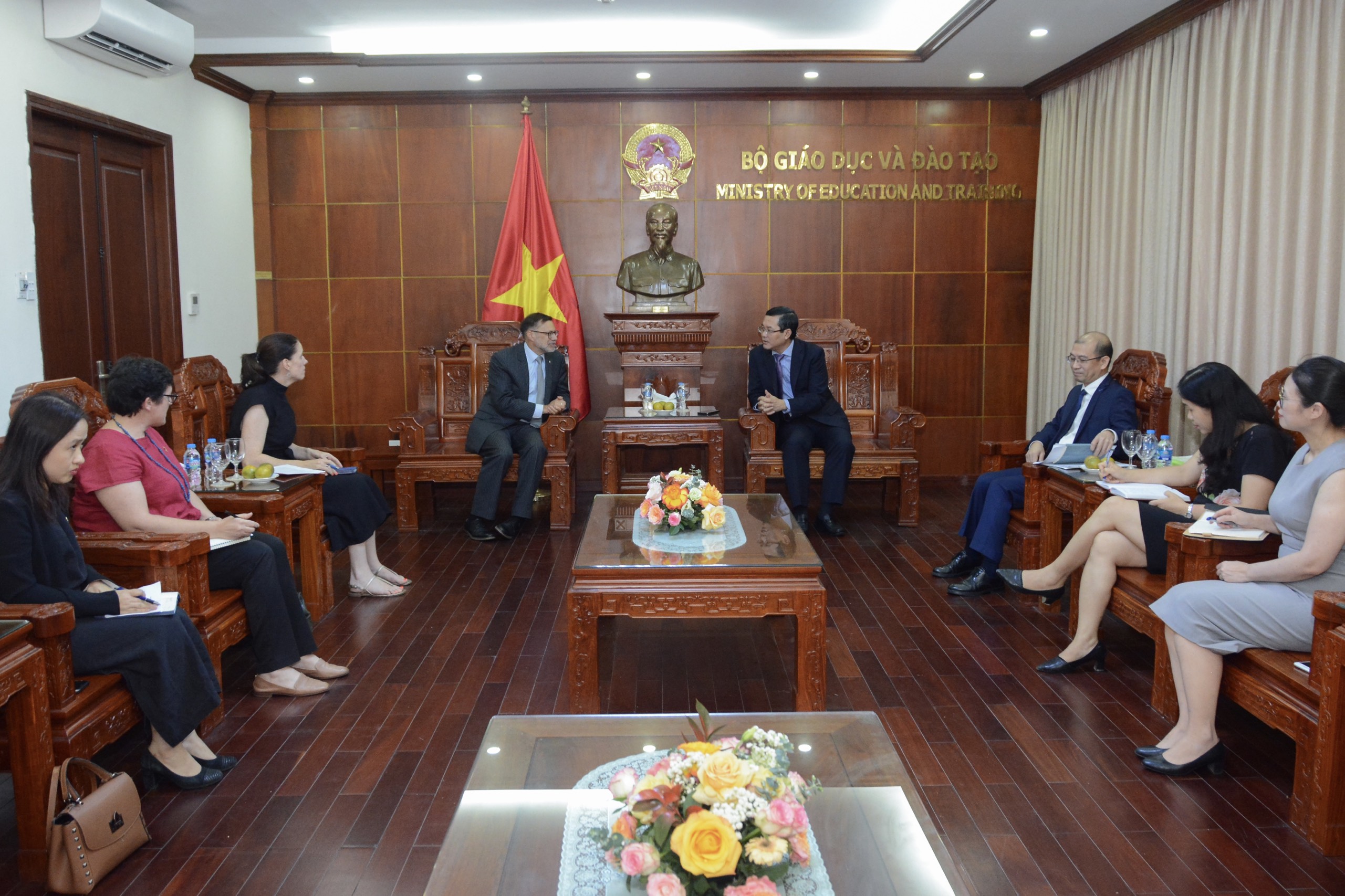 Quang cảnh buổi tiếp. Quang cảnh buổi tiếp.