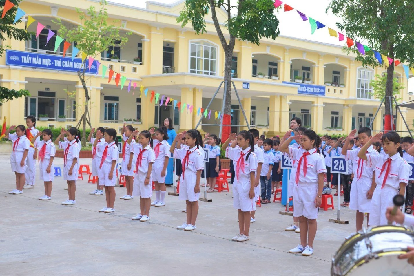 Học sinh Trường Tiểu học Xuân Quan, huyện Văn Giang, khai giảng năm học mới.