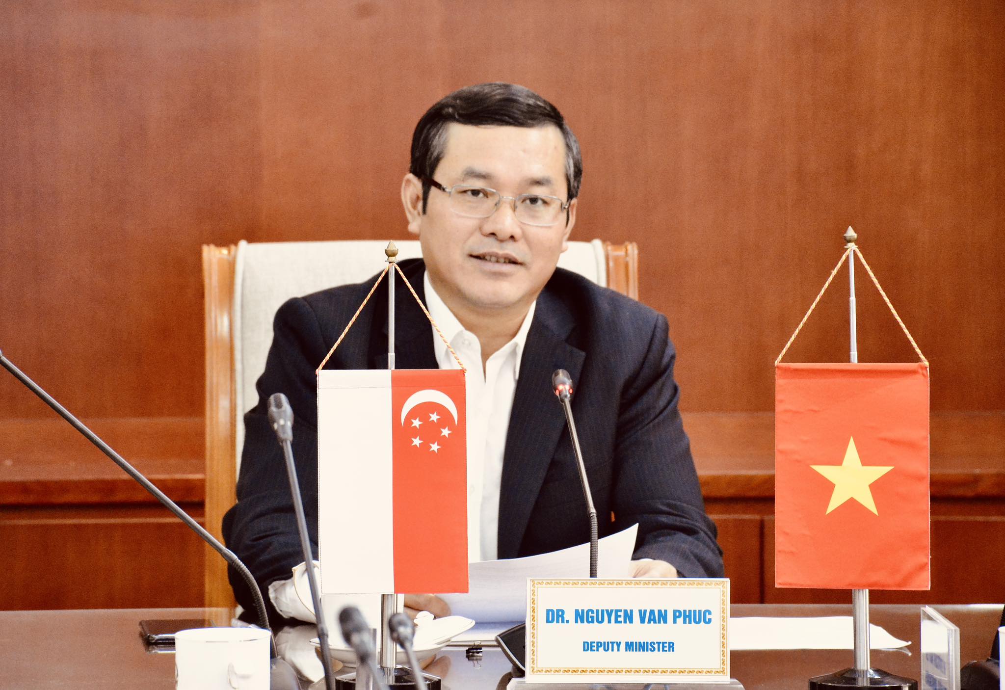 Thứ trưởng Bộ GD&ĐT Việt Nam Nguyễn Văn Phúc phát biểu tại buổi làm việc. Thứ trưởng Bộ GD&ĐT Việt Nam Nguyễn Văn Phúc phát biểu tại buổi làm việc.