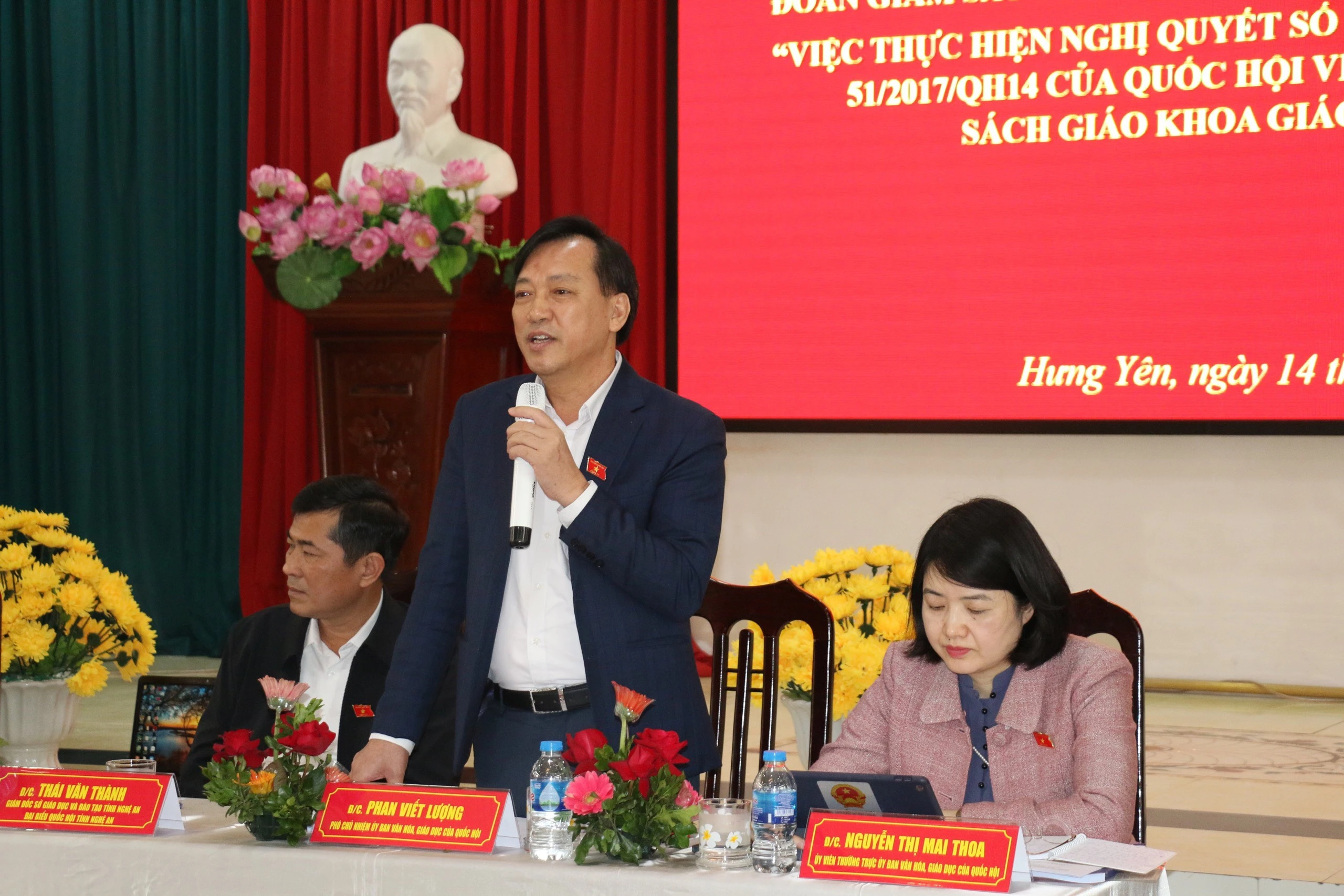 Phó Chủ nhiệm Uỷ ban Văn hóa, Giáo dục của Quốc hội Phan Viết Lượng phát biểu tại buổi làm việc.