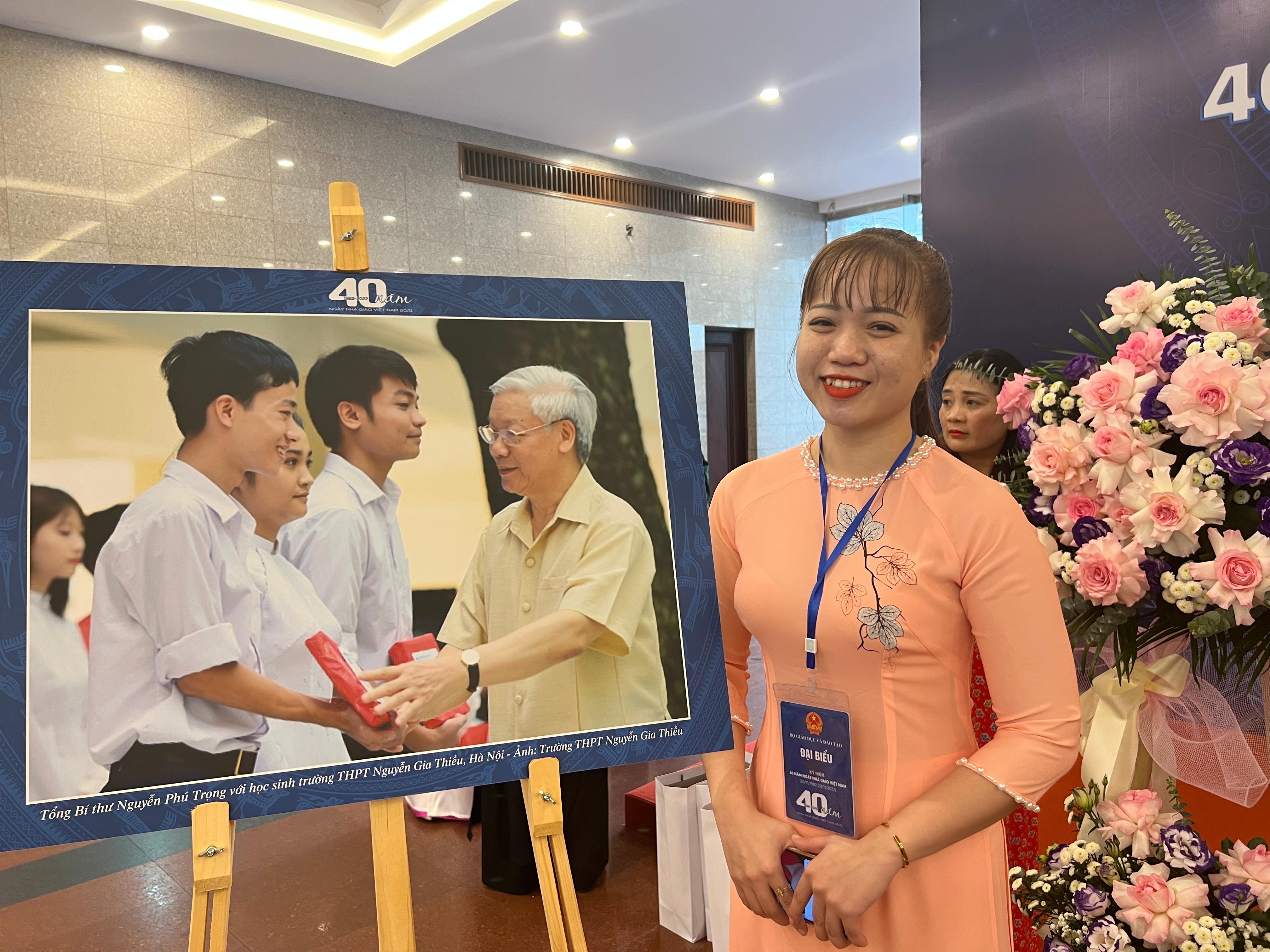 Cô giáo Nguyễn Phượng. Cô giáo Nguyễn Phượng.