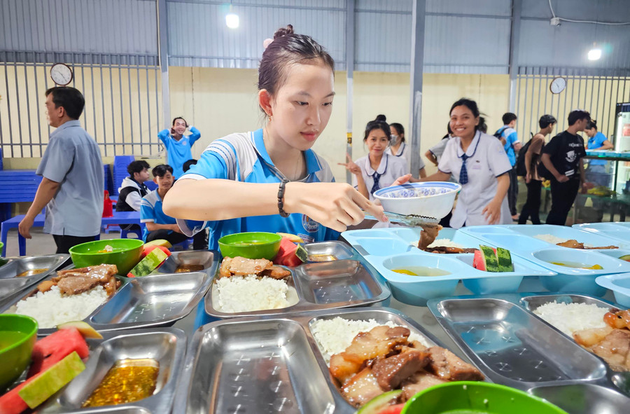 Trường THCS-THPT Trần Ngọc Hoằng (TP Cần Thơ) tiếp sức các thí sinh ôn luyện thi.