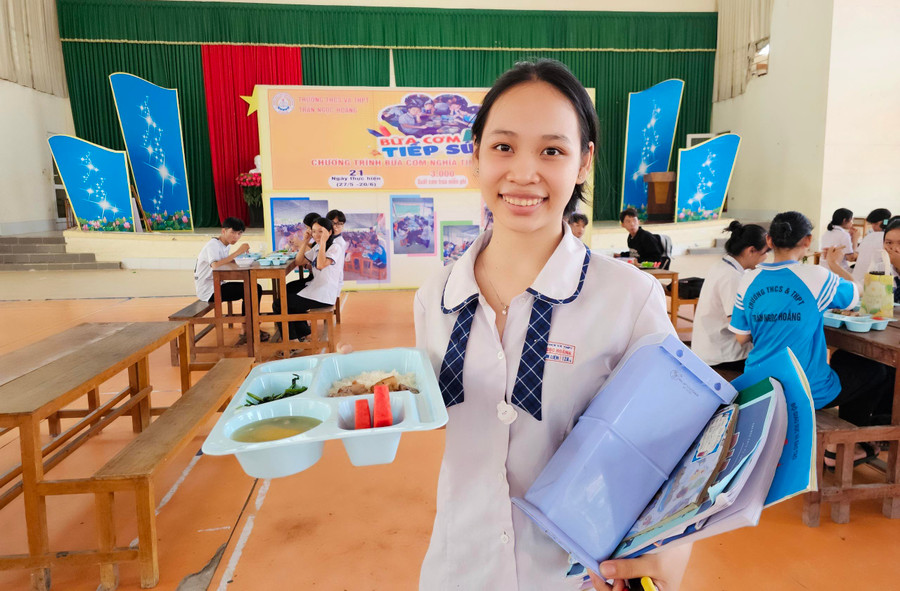 Các thí sinh được tiếp sức mùa thi, phấn khởi ôn luyện bổ sung kiến thức chuẩn bị cho Kỳ thi.