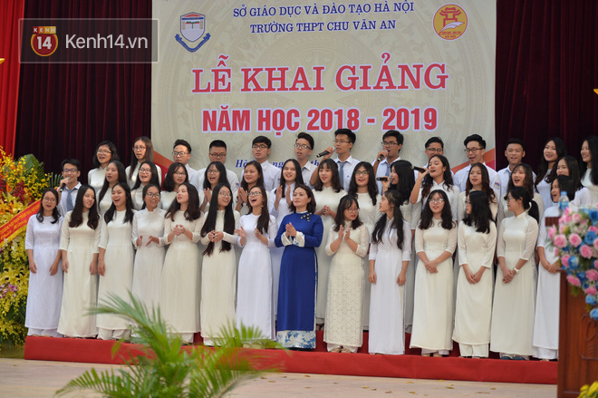 Những điều khác biệt trong lễ khai giảng của 10x mà thế hệ 8x, 9x sẽ ghen tỵ vì chẳng còn cơ hội trải nghiệm - Ảnh 32. Những điều khác biệt trong lễ khai giảng của 10x mà thế hệ 8x, 9x sẽ ghen tỵ vì chẳng còn cơ hội trải nghiệm - Ảnh 32.