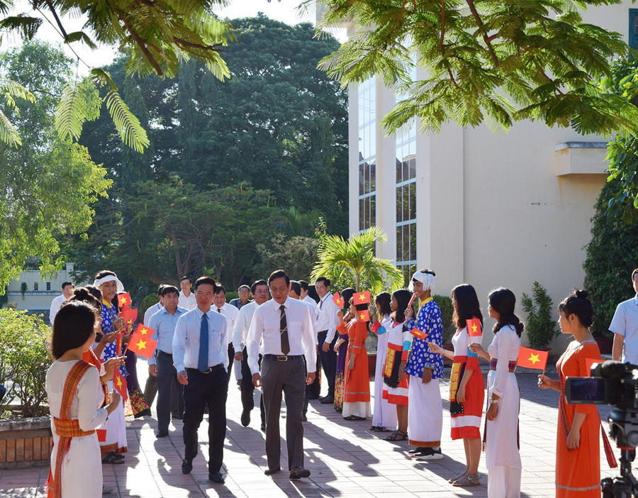 Đồng chí Võ Văn Thưởng đến dự khai giảng trường THPT Dân tộc nội trú tỉnh Ninh Thuận