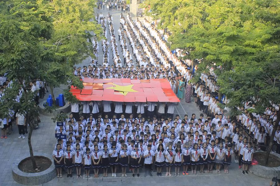 Học sinh trường Lương Thế Vinh trong lễ khai giảng