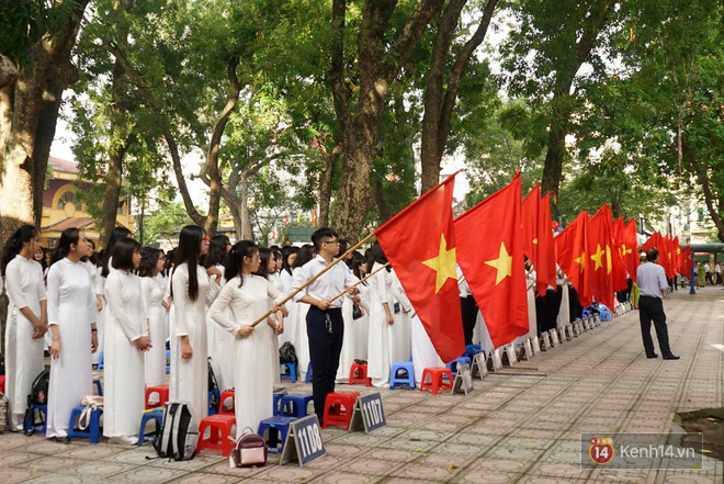 Những điều khác biệt trong lễ khai giảng của 10x mà thế hệ 8x, 9x sẽ ghen tỵ vì chẳng còn cơ hội trải nghiệm - Ảnh 11. Những điều khác biệt trong lễ khai giảng của 10x mà thế hệ 8x, 9x sẽ ghen tỵ vì chẳng còn cơ hội trải nghiệm - Ảnh 11.
