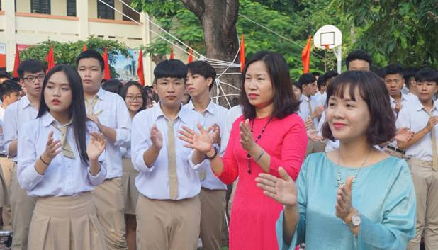 Thầy trò nhà trường phấn khởi trong lễ khai giảng Thầy trò nhà trường phấn khởi trong lễ khai giảng
