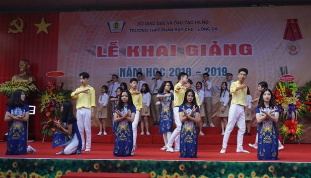 Văn nghệ chào mừng khai giảng Văn nghệ chào mừng khai giảng