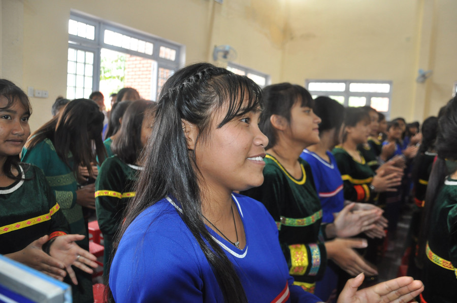 Thủ tướng Nguyễn Xuân Phúc dự lễ khai giảng cùng thầy trò huyện Tu Mơ Rông ảnh 3