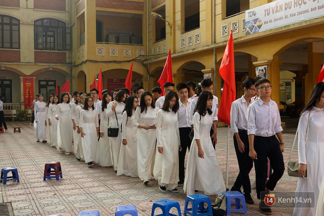 Những điều khác biệt trong lễ khai giảng của 10x mà thế hệ 8x, 9x sẽ ghen tỵ vì chẳng còn cơ hội trải nghiệm - Ảnh 12. Những điều khác biệt trong lễ khai giảng của 10x mà thế hệ 8x, 9x sẽ ghen tỵ vì chẳng còn cơ hội trải nghiệm - Ảnh 12.
