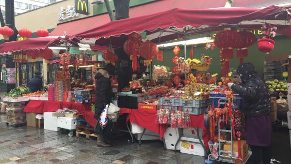 Một quầy hàng Tết nguyên đán ở chợ châu Á ,quận 13 Pari ngày 15.02.2018 Một quầy hàng Tết nguyên đán ở chợ châu Á ,quận 13 Pari ngày 15.02.2018