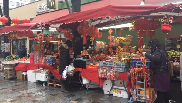 Một quầy hàng Tết nguyên đán ở chợ châu Á ,quận 13 Pari ngày 15.02.2018 Một quầy hàng Tết nguyên đán ở chợ châu Á ,quận 13 Pari ngày 15.02.2018