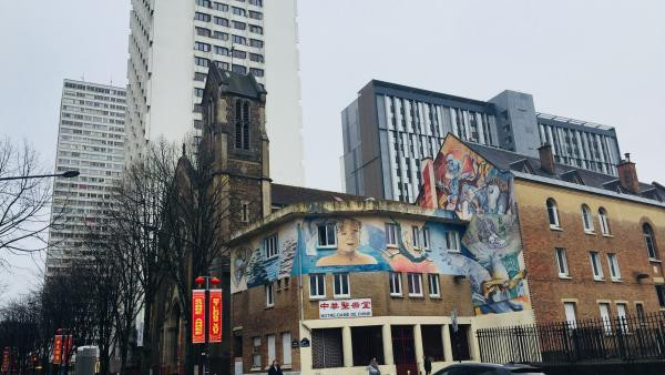 Một nhà thờ trong khu phố châu Á, quận 13 Paris Một nhà thờ trong khu phố châu Á, quận 13 Paris