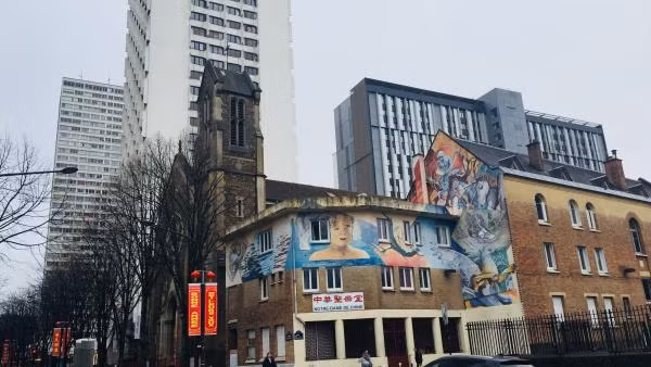 Một nhà thờ trong khu phố châu Á, quận 13 Paris Một nhà thờ trong khu phố châu Á, quận 13 Paris