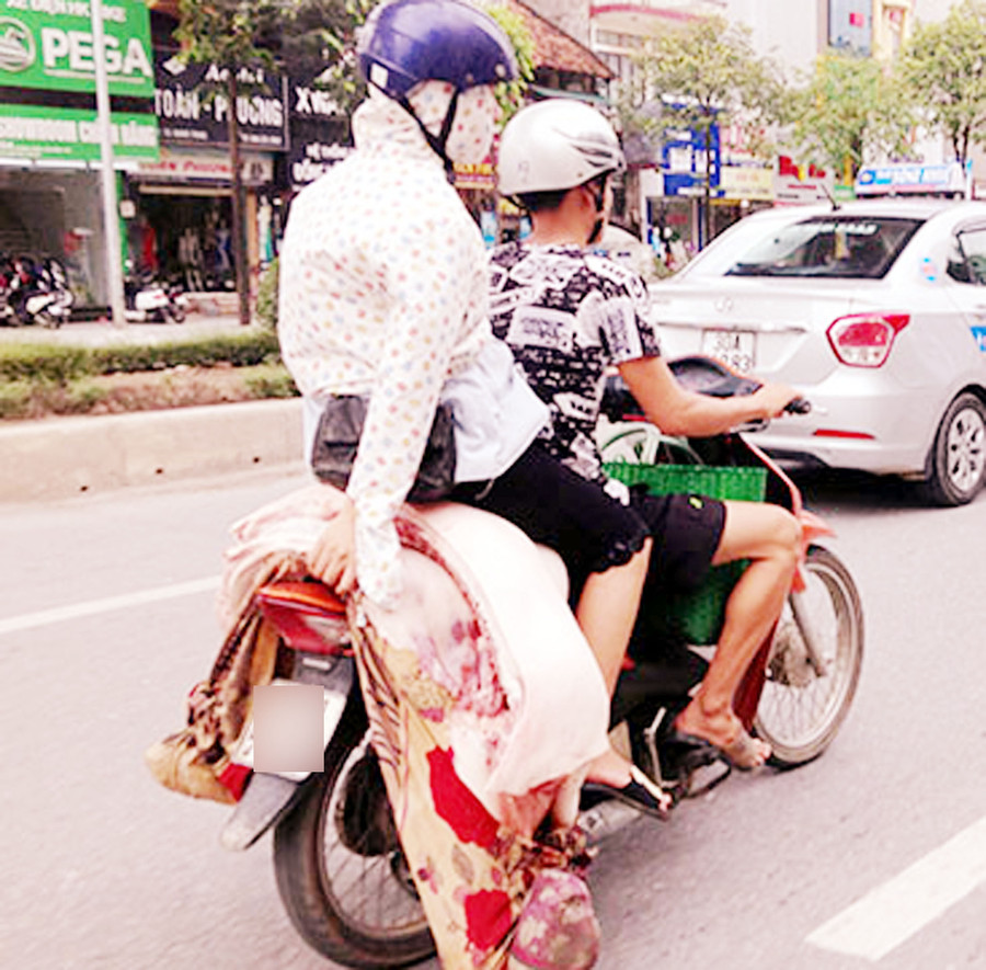 Cảnh vận chuyển thịt heo trên đường Cảnh vận chuyển thịt heo trên đường