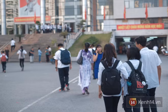 Những điều khác biệt trong lễ khai giảng của 10x mà thế hệ 8x, 9x sẽ ghen tỵ vì chẳng còn cơ hội trải nghiệm - Ảnh 19.