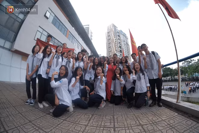 Những điều khác biệt trong lễ khai giảng của 10x mà thế hệ 8x, 9x sẽ ghen tỵ vì chẳng còn cơ hội trải nghiệm - Ảnh 16.