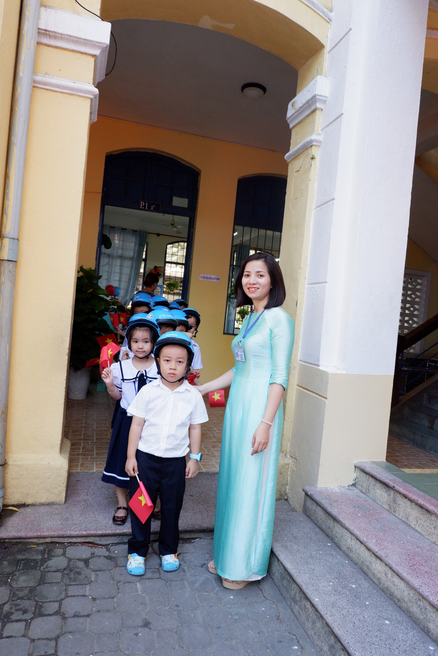 Đón học sinh lớp Một vào năm học mới 2018 – 2019.