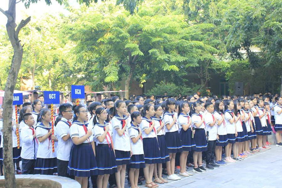 Màn hát quốc ca diễn ra trang nghiêm Màn hát quốc ca diễn ra trang nghiêm