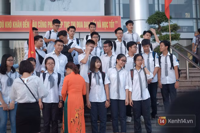 Những điều khác biệt trong lễ khai giảng của 10x mà thế hệ 8x, 9x sẽ ghen tỵ vì chẳng còn cơ hội trải nghiệm - Ảnh 21.