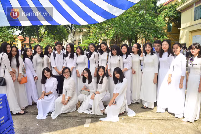 Những điều khác biệt trong lễ khai giảng của 10x mà thế hệ 8x, 9x sẽ ghen tỵ vì chẳng còn cơ hội trải nghiệm - Ảnh 37.