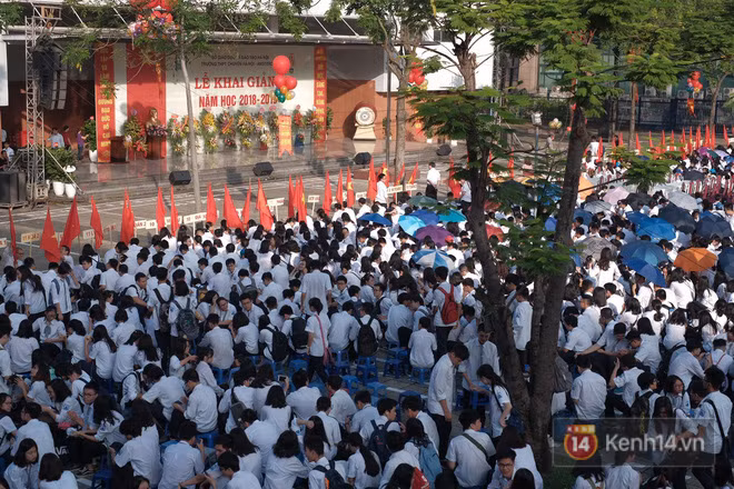 Những điều khác biệt trong lễ khai giảng của 10x mà thế hệ 8x, 9x sẽ ghen tỵ vì chẳng còn cơ hội trải nghiệm - Ảnh 20.
