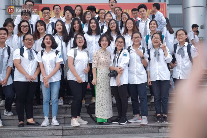 Những điều khác biệt trong lễ khai giảng của 10x mà thế hệ 8x, 9x sẽ ghen tỵ vì chẳng còn cơ hội trải nghiệm - Ảnh 18.