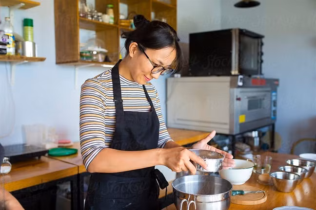Sáng tôi dậy sớm chuẩn bị bữa cho nhà chồng để lấy lòng mọi người. (Ảnh minh họa).