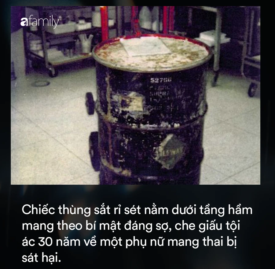 Mở chiếc thùng sắt nằm im hơn 30 năm dưới tầng hầm, chủ nhà kinh hãi phát hiện thứ bên trong