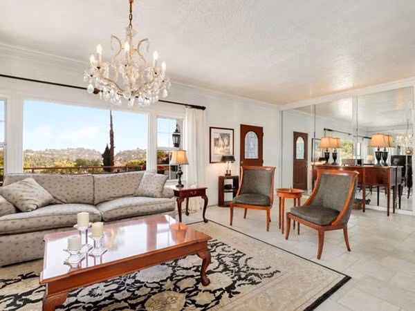 ngoi nha xay ra vu giet nguoi rung ron, gia "cat co" van duoi khong het khach - 12