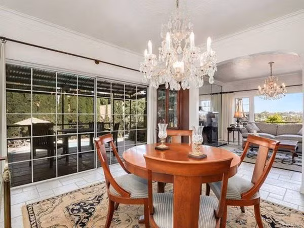 ngoi nha xay ra vu giet nguoi rung ron, gia "cat co" van duoi khong het khach - 6