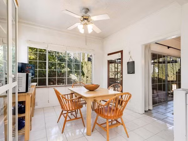 ngoi nha xay ra vu giet nguoi rung ron, gia "cat co" van duoi khong het khach - 13